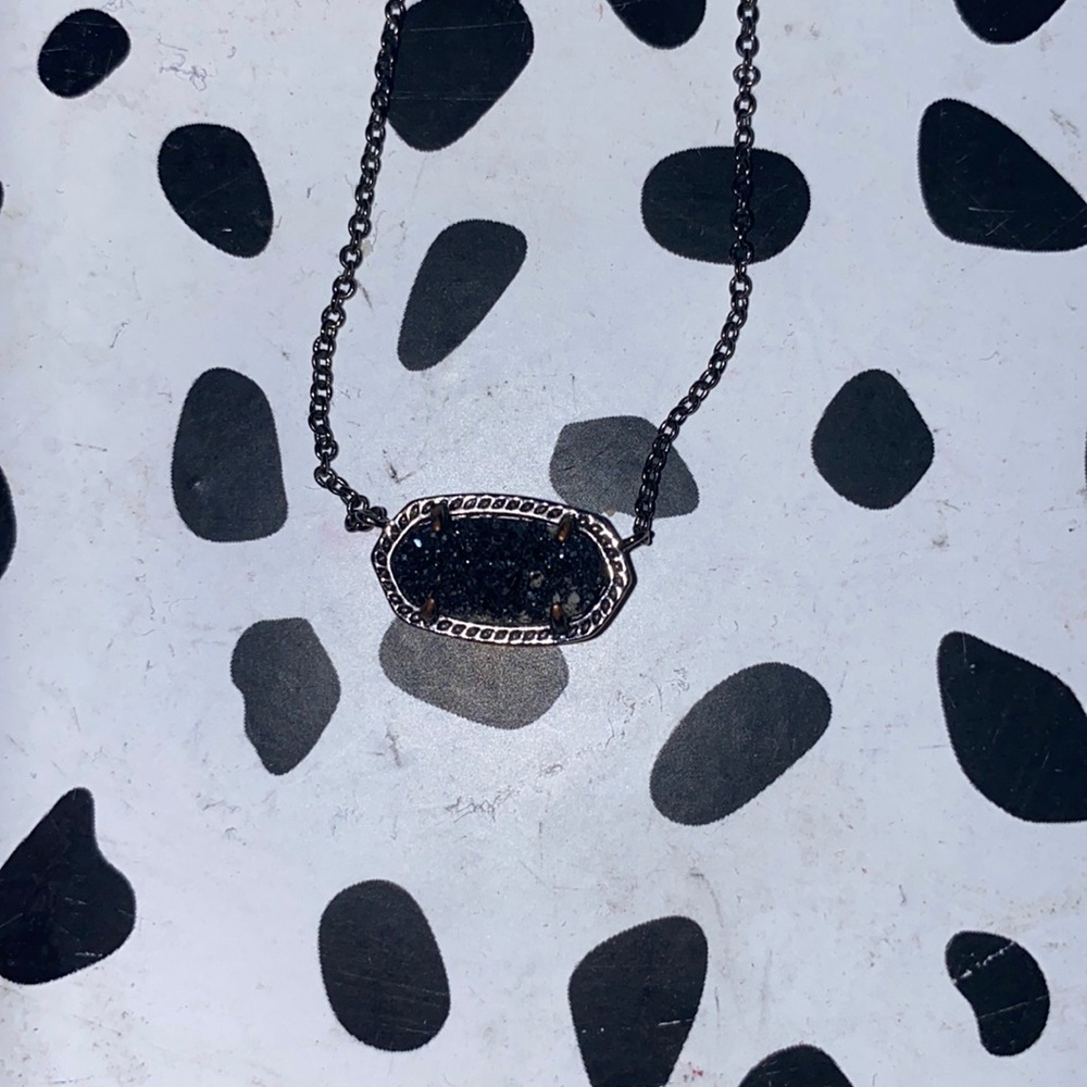Kendra Scott necklace